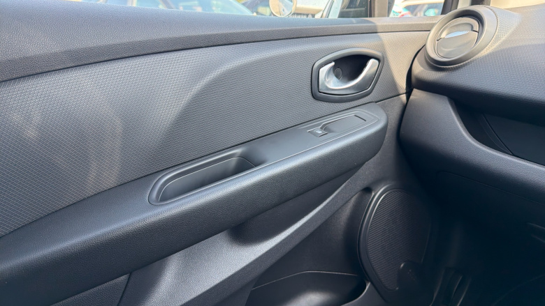 Renault Clio 1.2 16V Play 5dr Petrol Hatchback